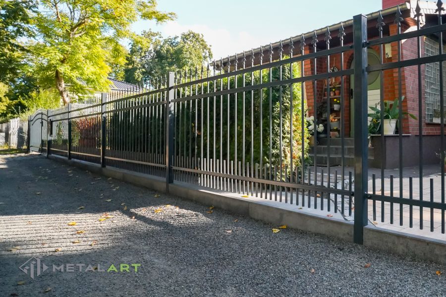Zaunprojekt, Zaunportfolio, Zaunmuster, Schmiedezaun, Schmiedezäune, Zaunanlage Projekt, Zaun Metal Art, Zäune aus Polen, Zaun Berlin, Zaun günstig kaufen, Zäune und Tore, klassische Zäune, Gartenzaun, Gartenzäune