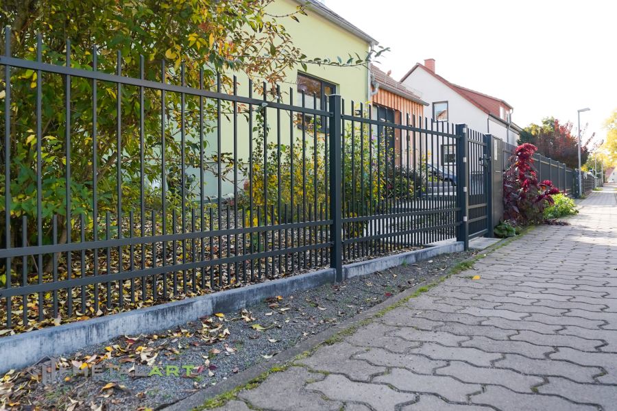 Zaunprojekt, Zaunportfolio, Zaunmuster, Schmiedezaun, Schmiedezäune, Zaunanlage Projekt, Zaun Metal Art, Zäune aus Polen, Zaun Berlin, Zaun günstig kaufen, Zäune und Tore, klassische Zäune, Gartenzaun, Gartenzäune