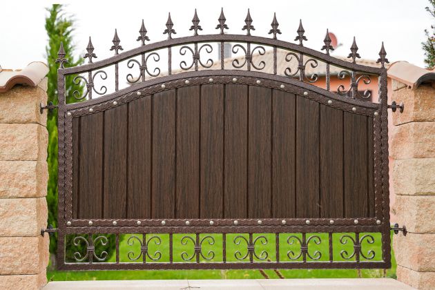 Zaun in Welle, Zaunprojekt, Zaunportfolio, Zaunmuster, Schmiedezaun, Schmiedezäune, Zaunanlage Projekt, Zaun Metal Art, Zäune aus Polen, Zaun Berlin, Zaun günstig kaufen, Zäune und Tore, klassische Zäune, Schmuckzaun, Schmuckzäune, Gartenzaun, Gartenzäune