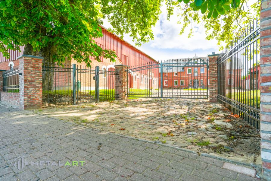 Zaunprojekt, Zaunportfolio, Zaunmuster, Schmiedezaun, Schmiedezäune, Zaunanlage Projekt, Zaun Metal Art, Zäune aus Polen, Zaun Berlin, Zaun günstig kaufen, Zäune und Tore, klassische Zäune, Gartenzaun, Gartenzäune