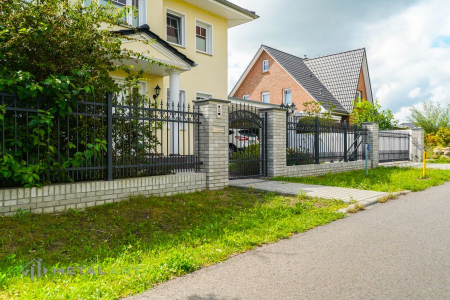 Zaunprojekt, Zaunportfolio, Zaunmuster, Schmiedezaun, Schmiedezäune, Zaunanlage Projekt, Zaun Metal Art, Zäune aus Polen, Zaun Berlin, Zaun günstig kaufen, Zäune und Tore, klassische Zäune, Gartenzaun, Gartenzäune