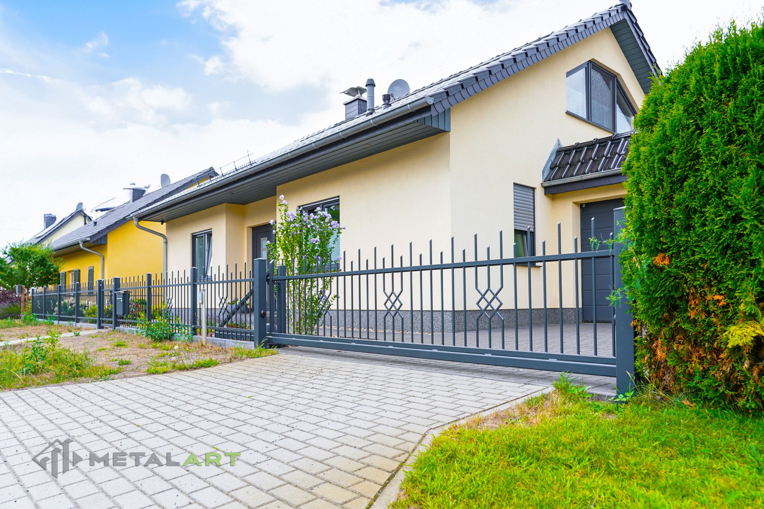 Zaun basic, Zaunprojekt, Zaunportfolio, Zaunmuster, Schmiedezaun, Schmiedezäune, Zaunanlage Projekt, Zaun Metal Art, Zäune aus Polen, Zaun Berlin, Zaun günstig kaufen, Zäune und Tore, klassische Zäune, Gartenzaun, Gartenzäune