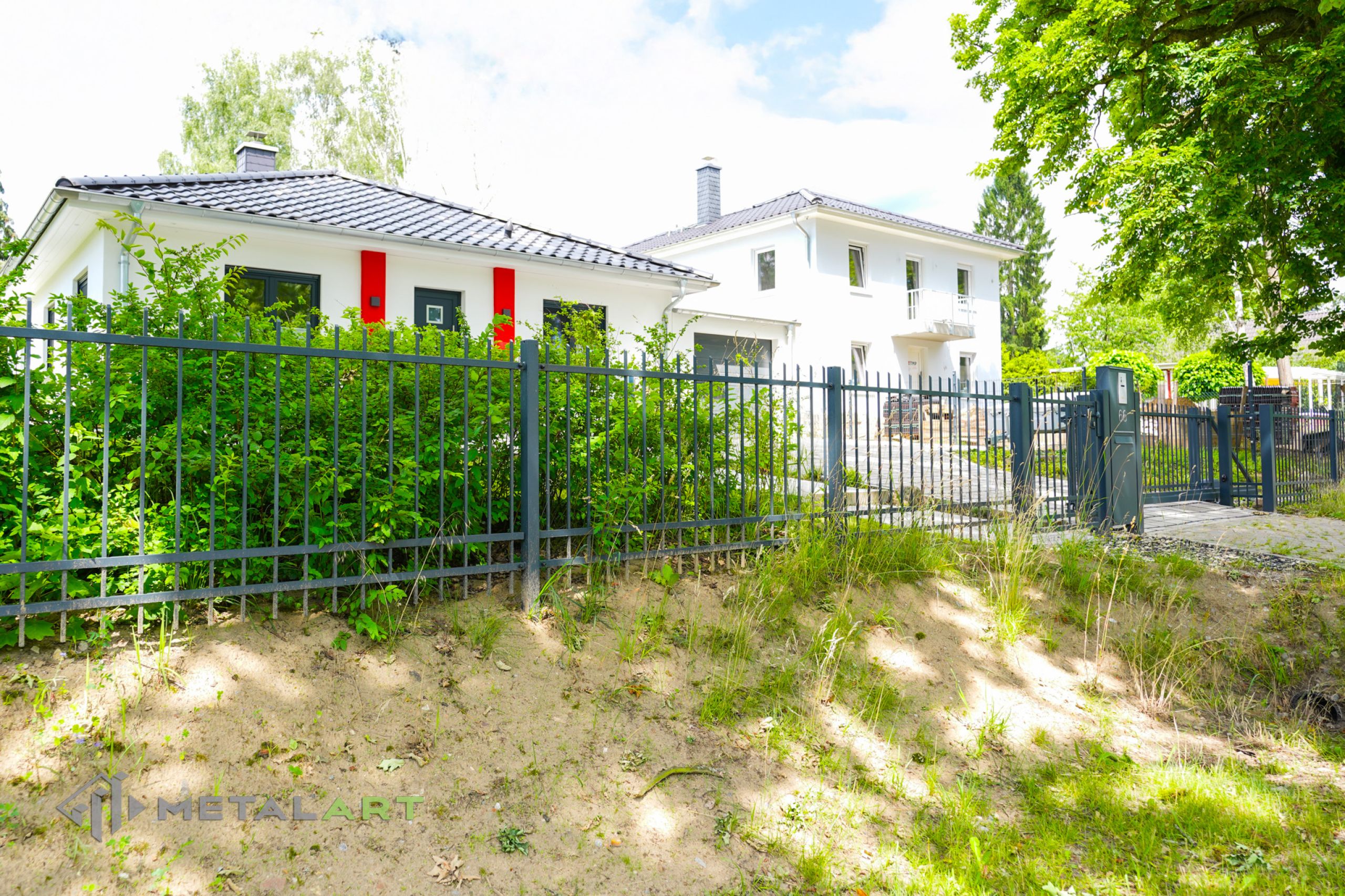 Zaunprojekt, Zaunportfolio, Zaunmuster, Schmiedezaun, Schmiedezäune, Zaunanlage Projekt, Zaun Metal Art, Zäune aus Polen, Zaun Berlin, Zäune und Tore, klassische Zäune, Gartenzaun, Gartenzäune