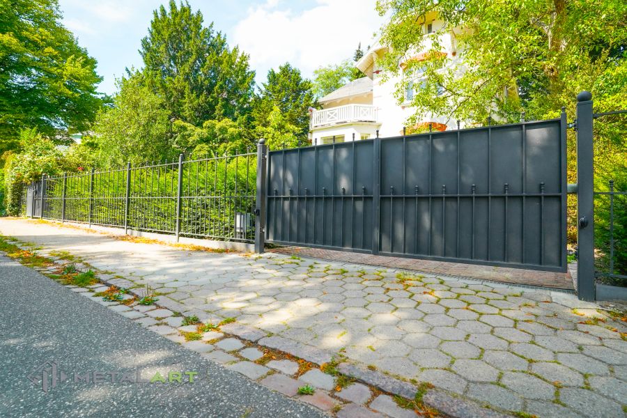 Schmuckzaun mit den Kugeln, Zaunportfolio, Zaunmuster, Schmiedezaun, Gartenzaun,