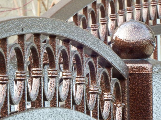 Antik-Farbe, Zaunfarbe, Bogenzaun, Zaunprojekt, Zaunportfolio, Zaunmuster, Schmiedezaun, Schmiedezäune, Zaunanlage Projekt, Zaun Metal Art, Zäune aus Polen, Zaun Berlin, Zaun günstig kaufen, Zäune und Tore, klassische Zäune, Schmuckzaun, Schmuckzäune, Gartenzaun, Gartenzäune