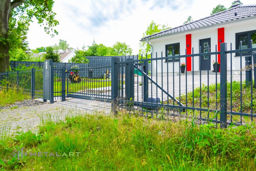 Zaunanlage, Zaunprojekt, Zaunportfolio, Zaunmuster, Schmiedezaun, Schmiedezäune, Zaun Metal Art, Zäune aus Polen, Zäune und Tore, klassische Zäune, Gartenzaun, Gartenzäune