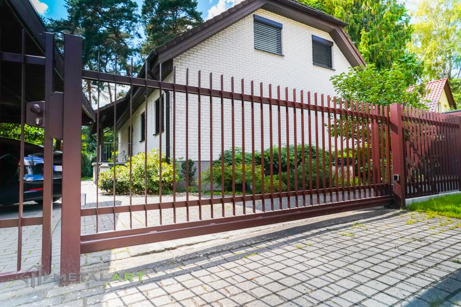 Zaunprojekt, Zaunportfolio, Zaunmuster, moderne Zäune, Zaunanlage Projekt, Zaun Metal Art, Zäune aus Polen, Zaun Berlin, Zaun günstig kaufen, Zäune und Tore