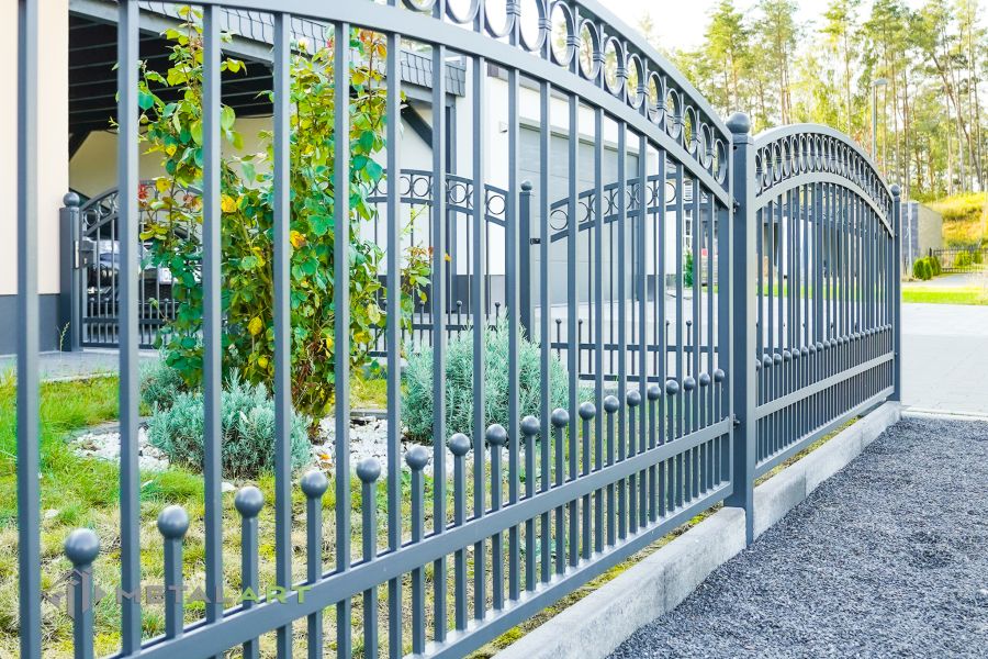 Schmuckzaun, Rahmenzaun, Schmiedezaun, Schmiedezäune, Zaunanlage Projekt, Zaun Metal Art, Zäune aus Polen, Zaun Berlin, mit Kugeln, klassische Zäune, Gartenzaun, Gartenzäune