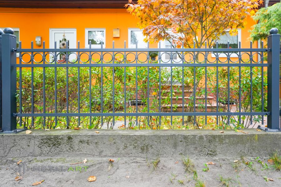 Zaunprojekt, Zaunportfolio, Zaunmuster, Schmiedezaun, Schmiedezäune, Zaunanlage Projekt, Zaun Metal Art, Zäune aus Polen, Zaun Berlin, Zaun günstig kaufen, Zäune und Tore, klassische Zäune, Gartenzaun, Gartenzäune