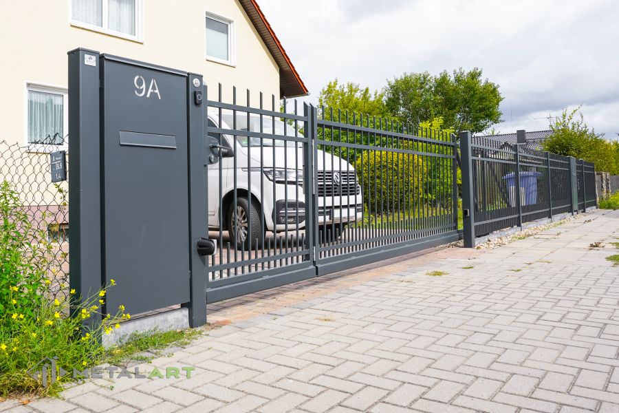 Schiebetor mit integrierter Pforte, klassische Zäune, Gartenzaun, Gartenzäune