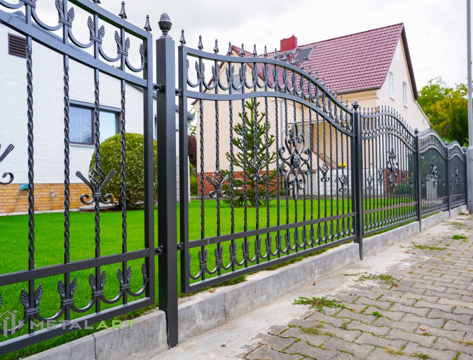 Designzaun, Zaunanlage in Welle, moderne Zäune, Zaun von Metal Art