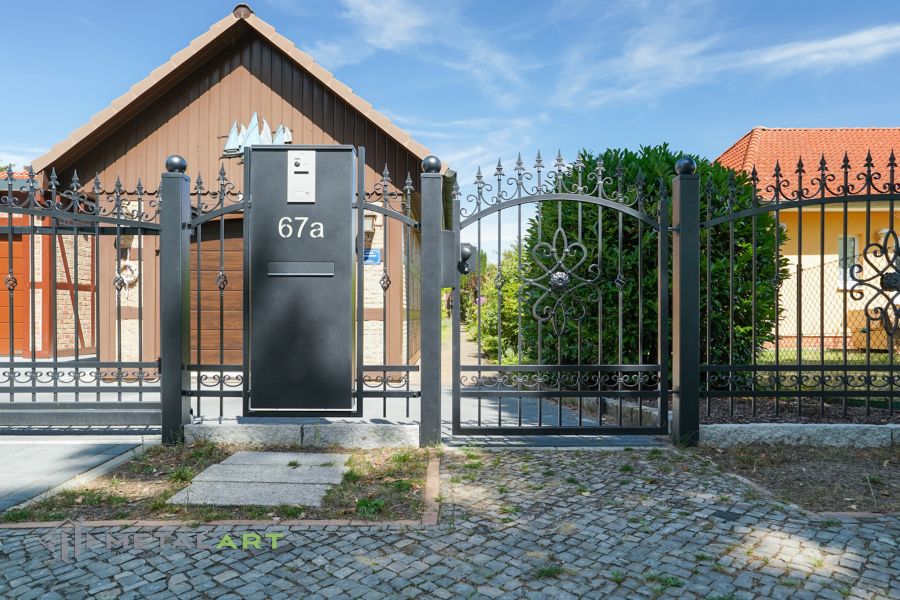Ornament im Zaun, Zaunprojekt, Schmiedezaun, Zaunanlage in Welle, Zaun Metal Art, Zäune aus Polen, Zaun Berlin, Zäune und Tore, klassische Zäune, Schmuckzäune, Gartenzaun