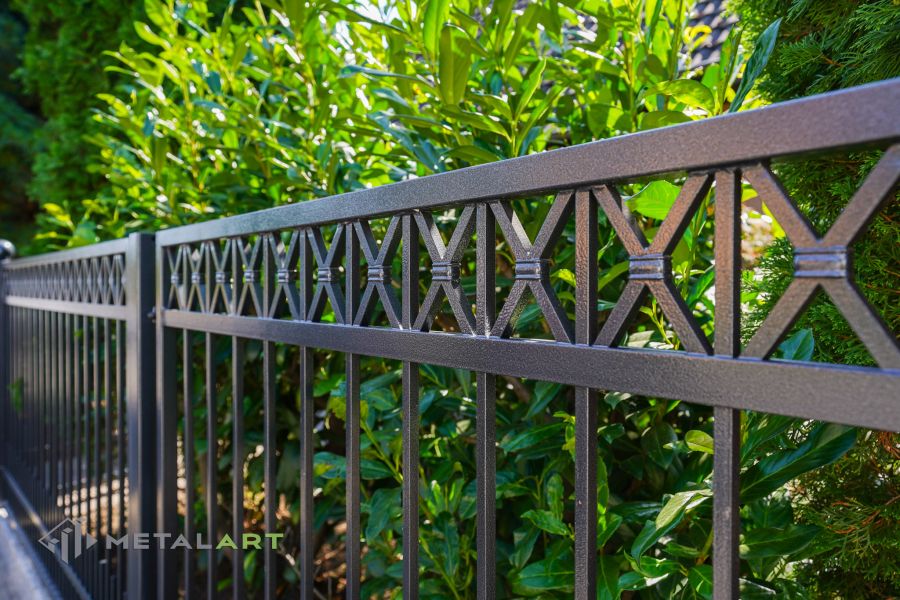 Schmuckzäune, Zaunprojekt, Zaunportfolio, Zaunmuster, Schmiedezaun, Schmiedezäune, Zaunanlage Projekt, Zaun Metal Art, Zäune aus Polen, Zaun Berlin, Zaun günstig kaufen, Zäune und Tore, klassische Zäune, Schmuckzaun, Schiebetor