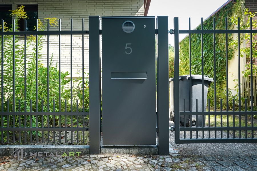 Zaunprojekt, Schmiedezaun, Schmiedezäune, Zaunanlage Projekt, Zaun Metal Art, Zäune aus Polen, Zaun Berlin, klassische Zäune, Gartenzaun, Gartenzäune