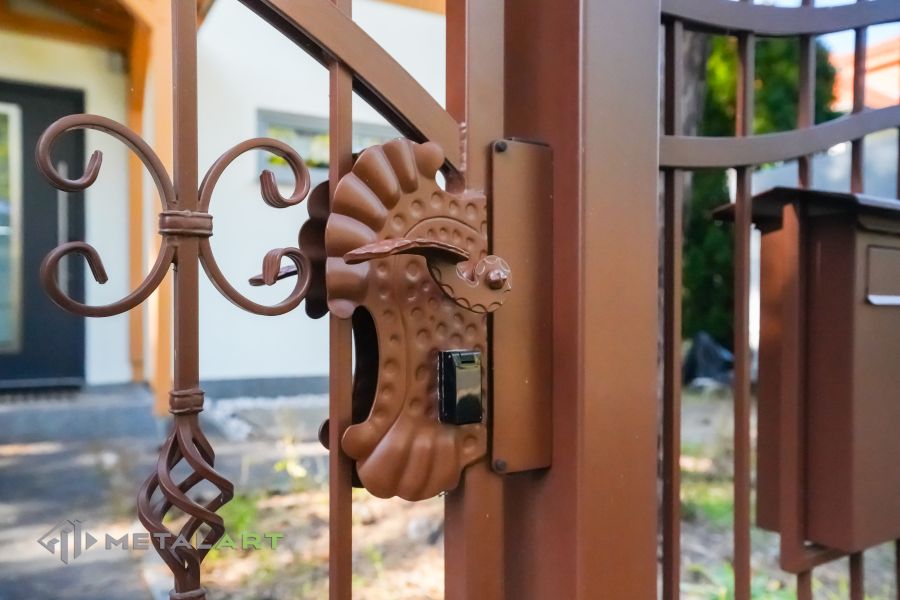 Schmuckzaun, Ornament im Zaun, Zaunprojekt, Schmiedezaun, Zaunanlage in Welle, Zaun Metal Art, Zäune aus Polen, Zaun Berlin, Zäune und Tore, klassische Zäune, Schmuckzäune, Gartenzaun