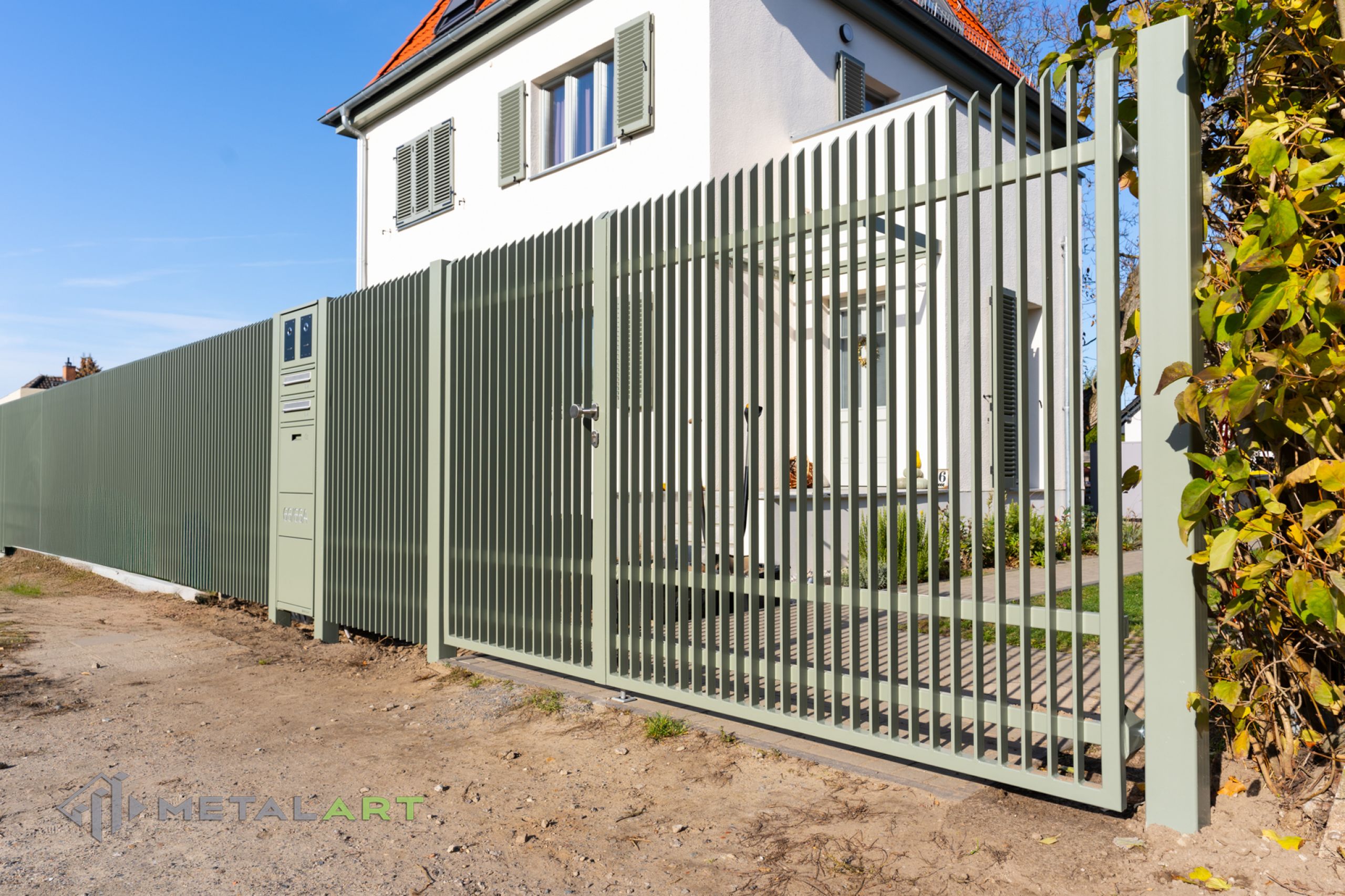 Zaunprojekt, Zaunportfolio, Zaunmuster, moderne Zäune, Zaunanlage Projekt, Zaun Metal Art, Zäune aus Polen, Zaun Berlin, Zaun günstig kaufen, Zäune und Tore