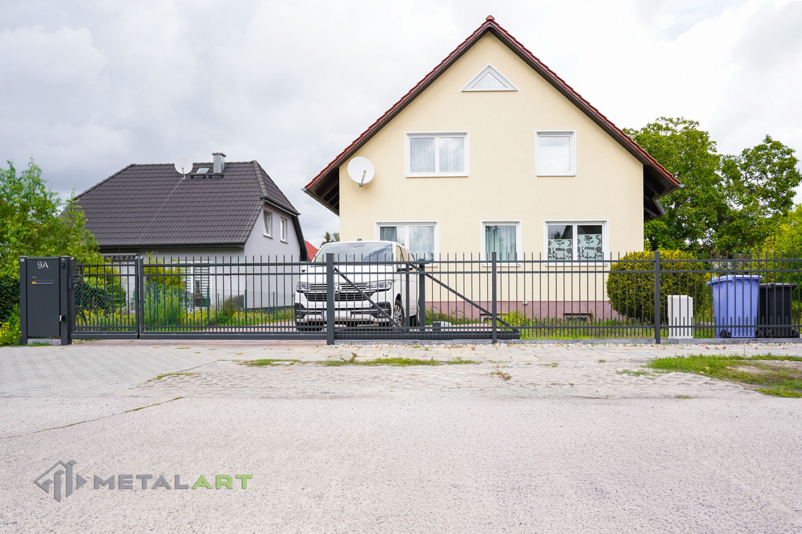 Zaunprojekt, Zaunportfolio, Zaunmuster, Schmiedezaun, Schmiedezäune, Zaunanlage Projekt, Zaun Metal Art, Zäune aus Polen, Zaun Berlin, Zaun günstig kaufen, Zäune und Tore, klassische Zäune, Gartenzaun, Gartenzäune