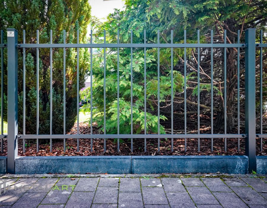 Zaunprojekt, Zaunportfolio, Zaunmuster, Schmiedezaun, Schmiedezäune, Zaunanlage Projekt, Zaun Metal Art, Zäune aus Polen, Zaun Berlin, Zaun günstig kaufen, Zäune und Tore, klassische Zäune, Gartenzaun, Gartenzäune