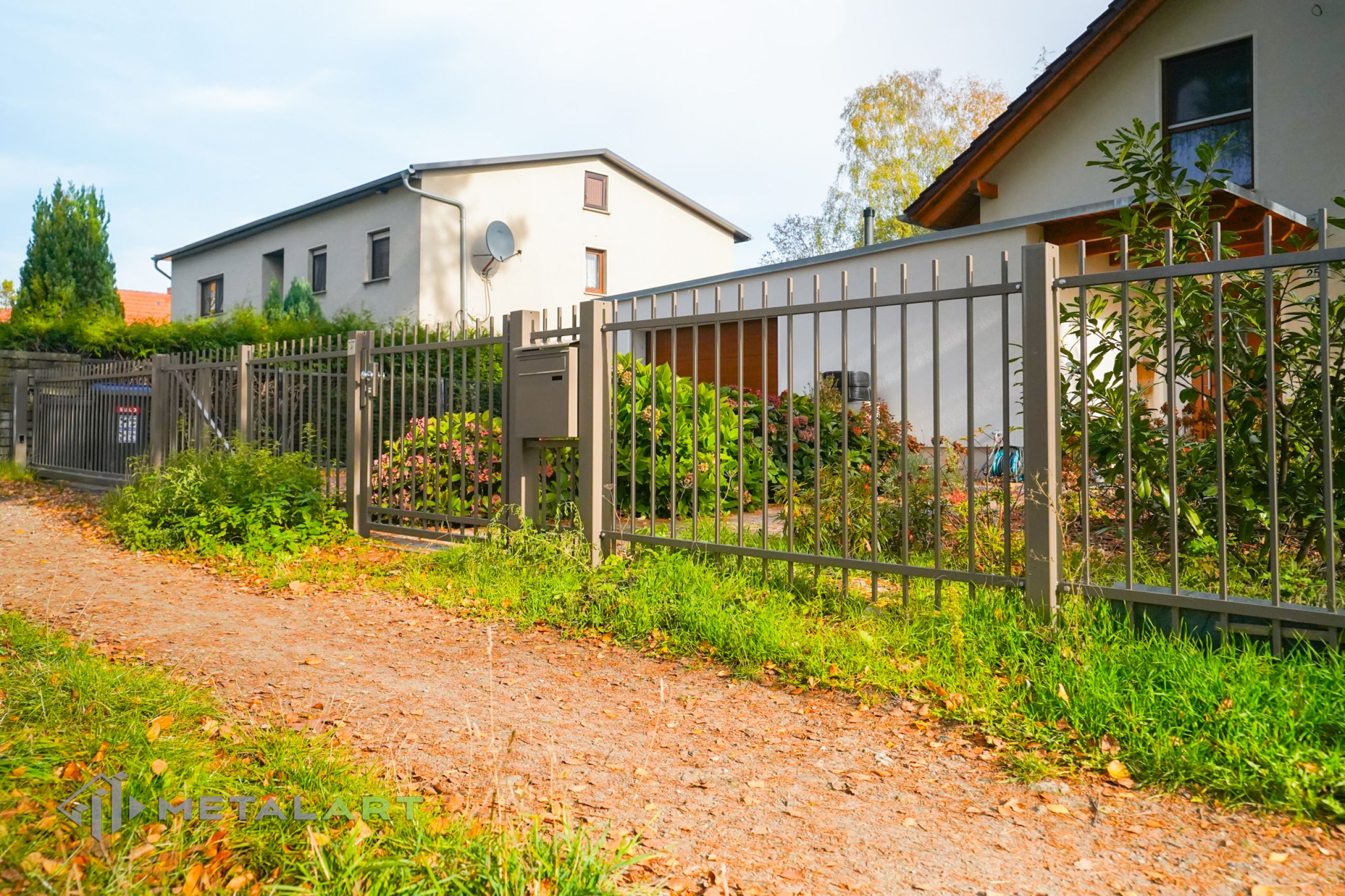 Zaunprojekt, Zaunportfolio, Zaunmuster, Schmiedezaun, Schmiedezäune, Zaunanlage Projekt, Zaun Metal Art, Zäune aus Polen, Zaun Berlin, Zaun günstig kaufen, Zäune und Tore, klassische Zäune, Gartenzaun, Gartenzäune