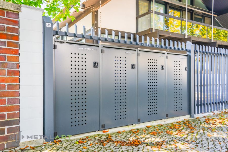 Zaunprojekt mit Schiebetor mit integrierter Pforte, Zaunportfolio, moderne Zäune, Zaunanlage Projekt, Zaun Metal Art, Zäune aus Polen, Zaun Berlin, Zaun günstig kaufen, Zäune und Tore