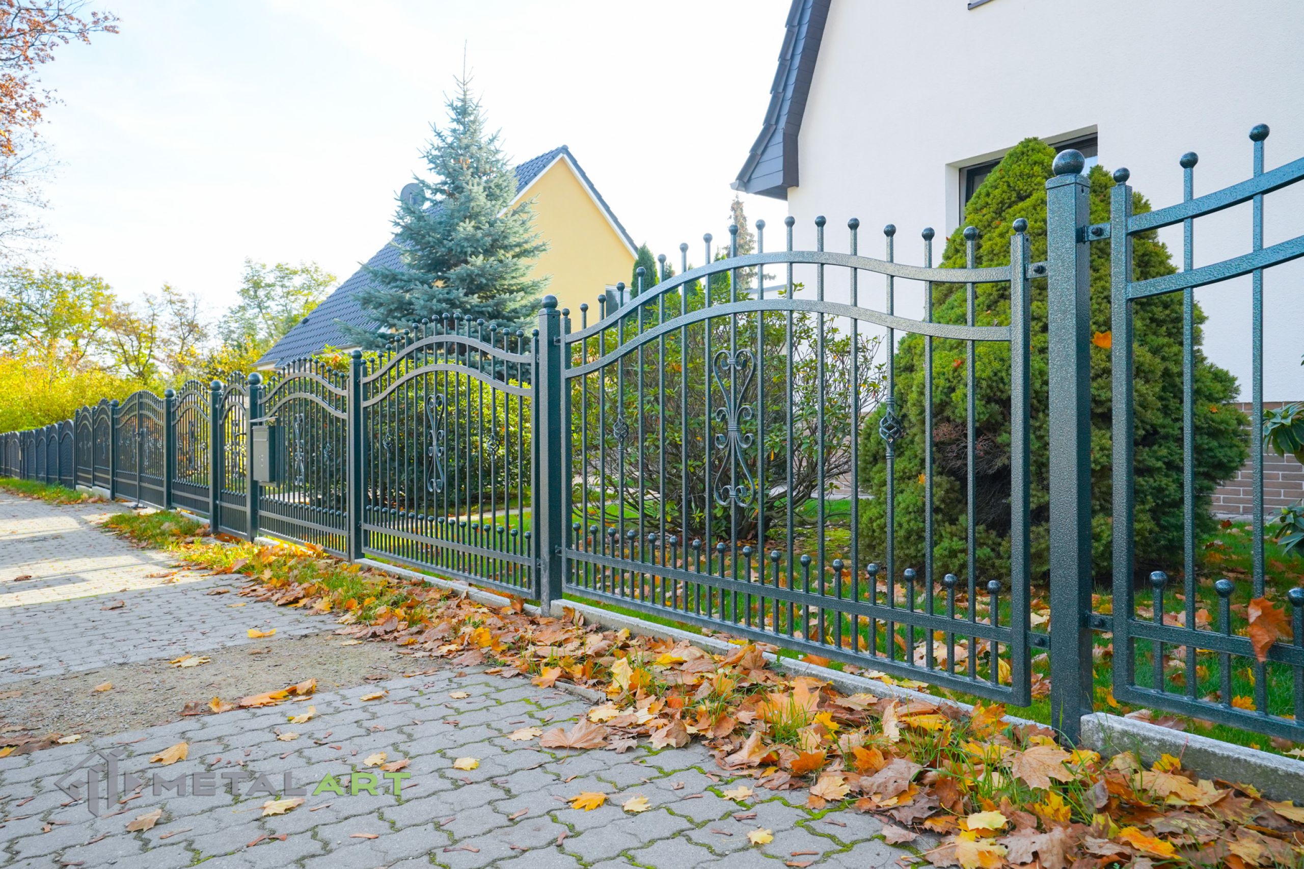 Zaun in Welle, Zaunprojekt, Zaunportfolio, Zaunmuster, Schmiedezaun, Schmiedezäune, Zaunanlage Projekt, Zaun Metal Art, Zäune aus Polen, Zaun Berlin, Zaun günstig kaufen, Zäune und Tore, klassische Zäune, Schmuckzaun, Schmuckzäune, Gartenzaun, Gartenzäune