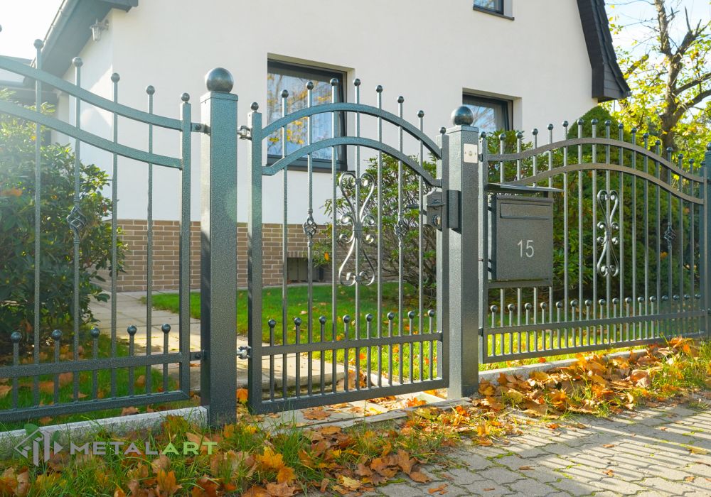 Zaun in Welle, Zaunprojekt, Schmuckzaun, Schmuckzäune, Gartenzaun, Gartenzäune