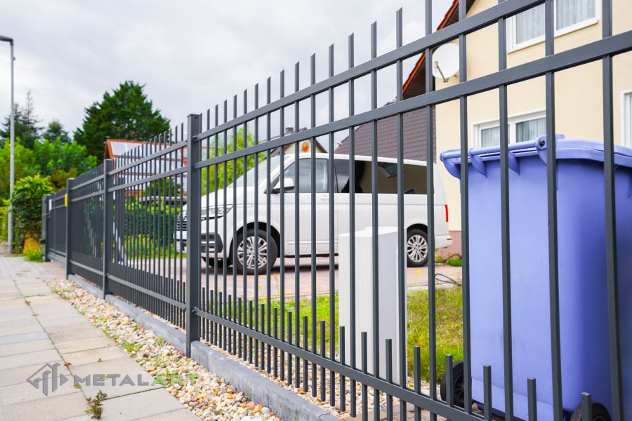 Schiebetor mit integrierter Pforte, klassische Zäune, Gartenzaun, Gartenzäune