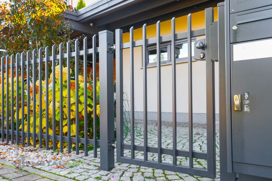 Zaunprojekt mit Schiebetor, Zaunportfolio, moderne Zäune, Zaunanlage Projekt, Zaun Metal Art, Zäune aus Polen, Zaun Berlin, Zaun günstig kaufen, Zäune und Tore
