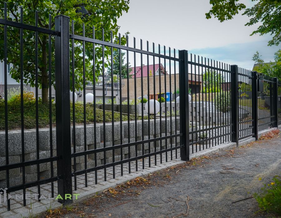 Zaunprojekt, Zaunportfolio, Zaunmuster, Schmiedezaun, Schmiedezäune, Zaunanlage Projekt, Zaun Metal Art, Zäune aus Polen, Zaun Berlin, Zaun günstig kaufen, Zäune und Tore, klassische Zäune, Gartenzaun, Gartenzäune