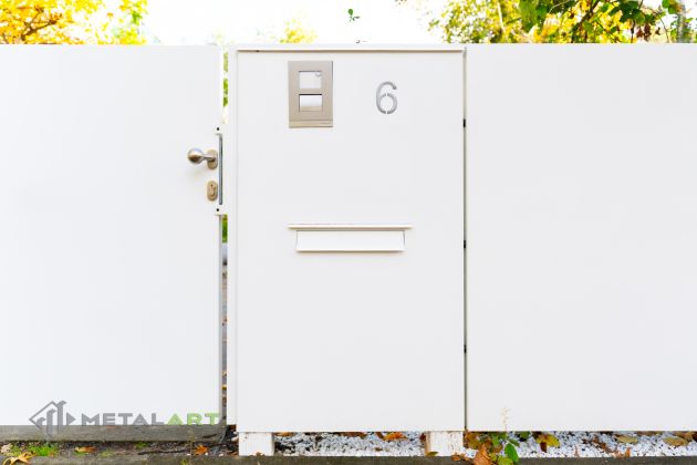 Briefkasten, Zaunprojekt, Zaunportfolio, moderne Zäune, Zaunanlage Projekt, Zaun Metal Art, Zäune aus Polen, Zaun Berlin, Zaun günstig kaufen, Zäune und Tore