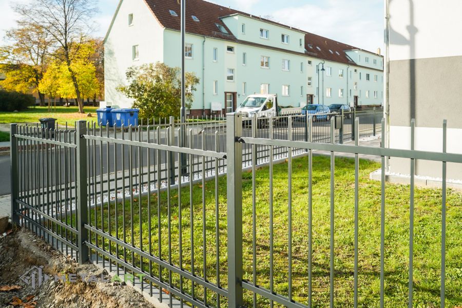 Zaunanlage, Zaunprojekt, Zaunportfolio, Zaunmuster, Schmiedezaun, Schmiedezäune, Zaun Metal Art, Zäune aus Polen, Zäune und Tore, klassische Zäune, Gartenzaun, Gartenzäune