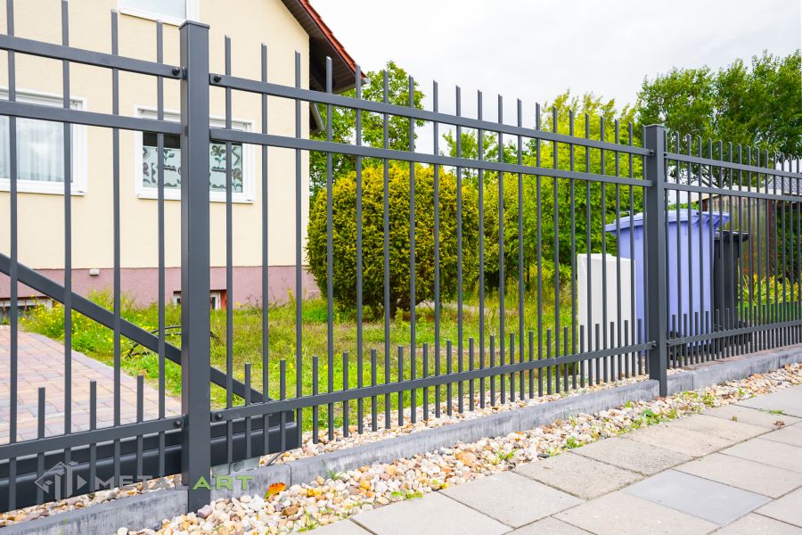 Schiebetor mit integrierter Pforte, klassische Zäune, Gartenzaun, Gartenzäune