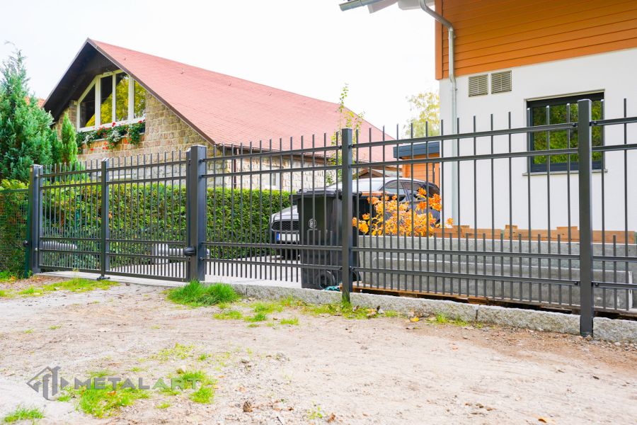 klassischer Zaun, Zaunprojekt, Zaun Metal Art, Zäune aus Polen, Zaun Berlin, Zaun günstig kaufen, Zäune und Tore, klassische Zäune, Gartenzaun, Gartenzäune