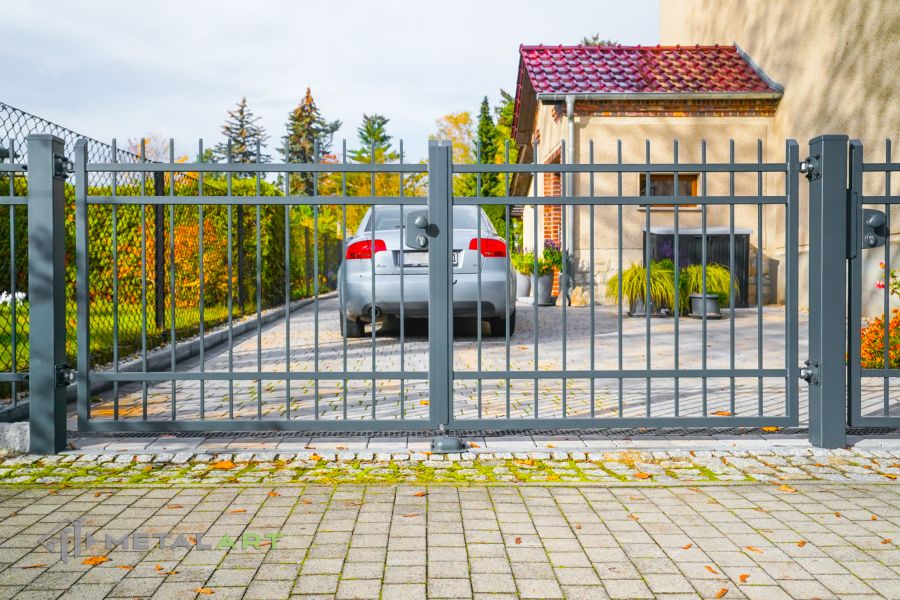 Zaunprojekt, Zaunportfolio, Zaunmuster, Schmiedezaun, Schmiedezäune, Zaunanlage Projekt, Zaun Metal Art, Zäune aus Polen, Zaun Berlin, Zaun günstig kaufen, Zäune und Tore, klassische Zäune, Gartenzaun, Gartenzäune