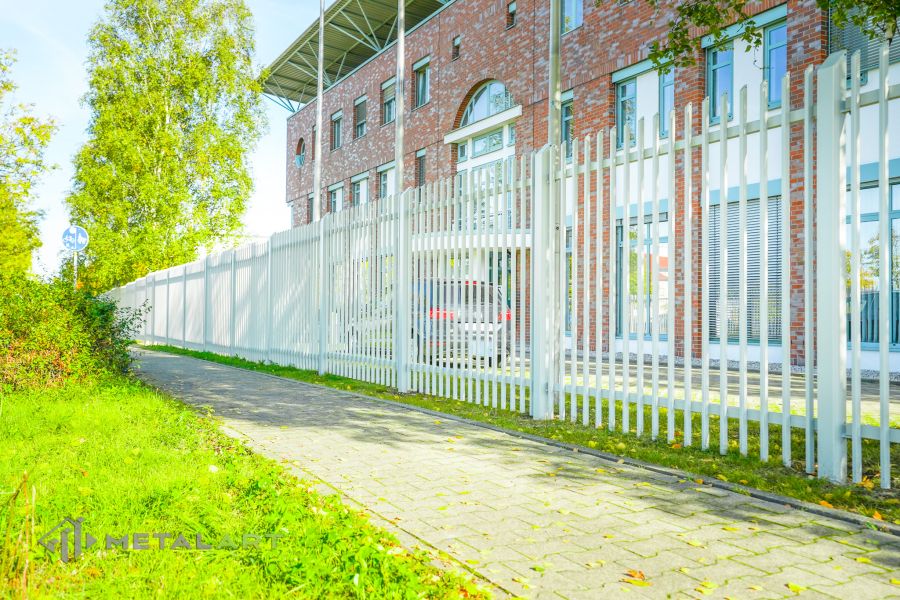Zaunprojekt mit Schiebetor, Zaunportfolio, moderne Zäune, Zaunanlage Projekt, Zaun Metal Art, Zäune aus Polen, Zaun Berlin, Zaun günstig kaufen, Zäune und Tore