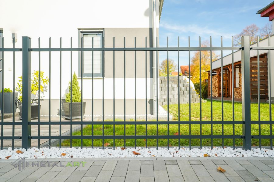 Zaunanlage, Zaunprojekt, Zaunportfolio, Zaunmuster, Schmiedezaun, Schmiedezäune, Zaun Metal Art, Zäune aus Polen, Zäune und Tore, klassische Zäune, Gartenzaun, Gartenzäune