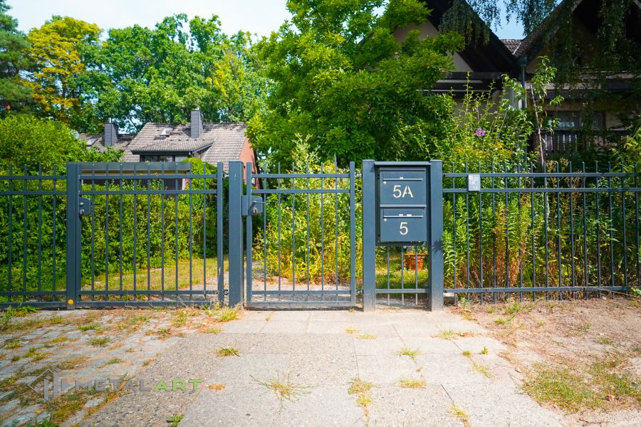 Zaunprojekt, Zaunportfolio, Zaunmuster, Schmiedezaun, Schmiedezäune, Zaunanlage Projekt, Zaun Metal Art, klassische Zäune, Gartenzaun, Gartenzäune