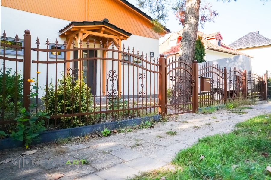 Schmuckzaun, Ornament im Zaun, Zaunprojekt, Schmiedezaun, Zaunanlage in Welle, Zaun Metal Art, Zäune aus Polen, Zaun Berlin, Zäune und Tore, klassische Zäune, Schmuckzäune, Gartenzaun