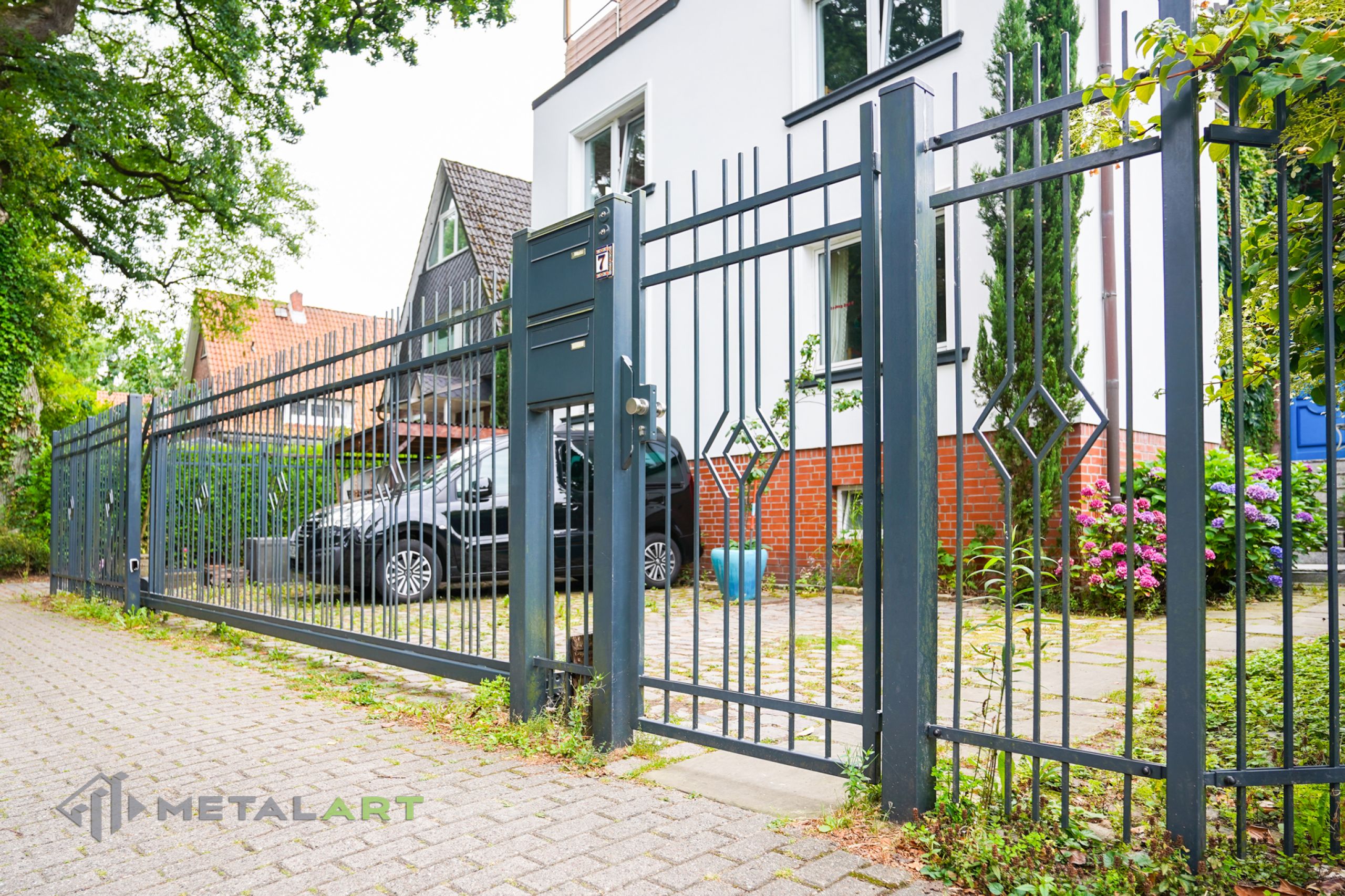Zaunprojekt, Schmiedezaun, Zaunanlage in Welle, Zaun Metal Art, Zäune aus Polen, Zaun Berlin, Zaun günstig kaufen, Zäune und Tore, klassische Zäune, Schmuckzaun, Schmuckzäune, Gartenzaun, Gartenzäune