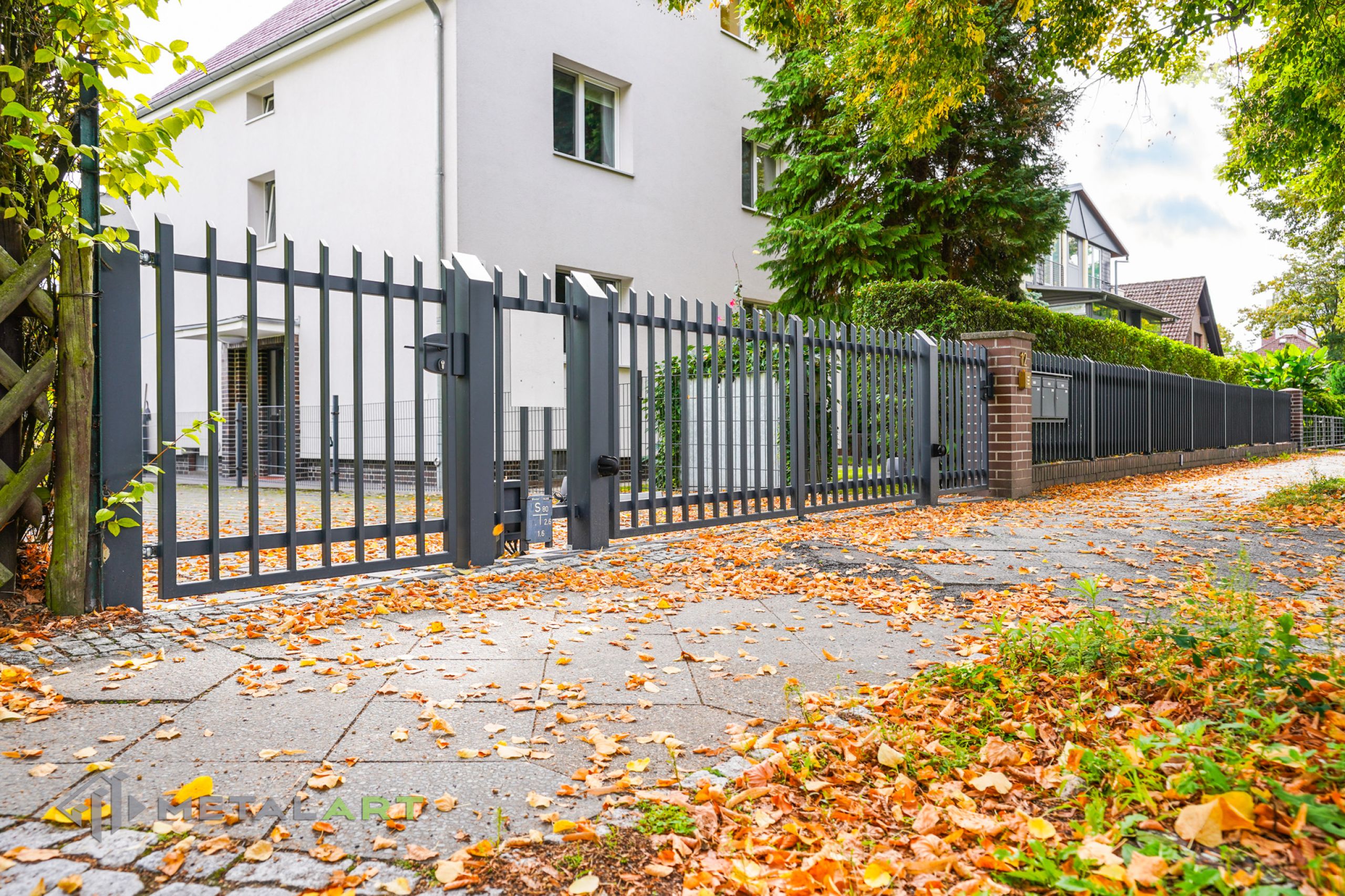 Zaunprojekt, Zaunportfolio, moderne Zäune, Zaunanlage Projekt, Zaun Metal Art, Zäune aus Polen, Zaun Berlin, Zaun günstig kaufen, Zäune und Tore