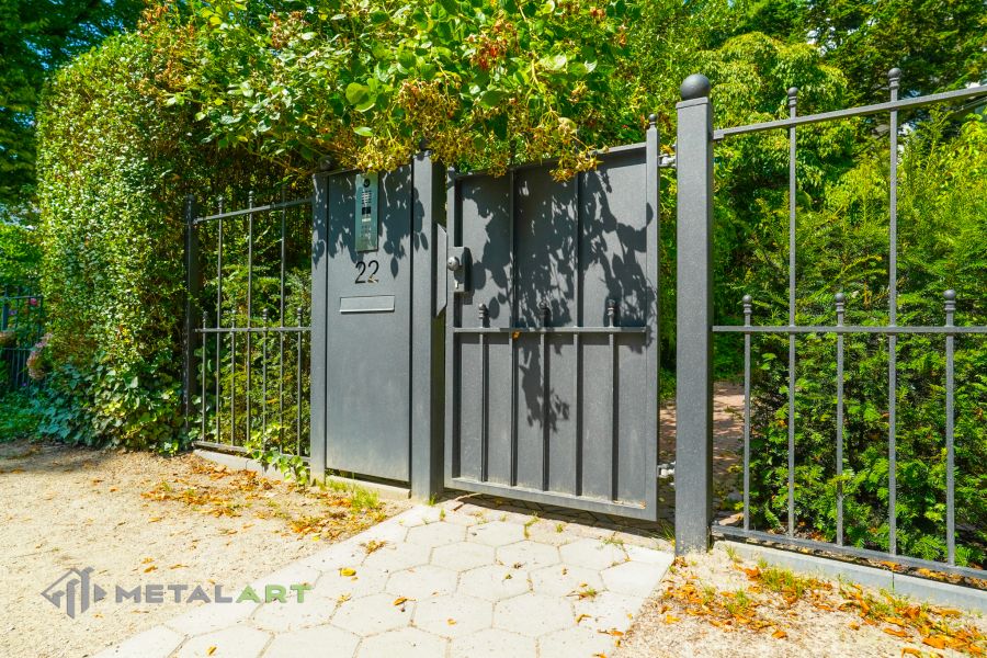 Schmuckzaun mit den Kugeln, Zaunportfolio, Zaunmuster, Schmiedezaun, Gartenzaun,