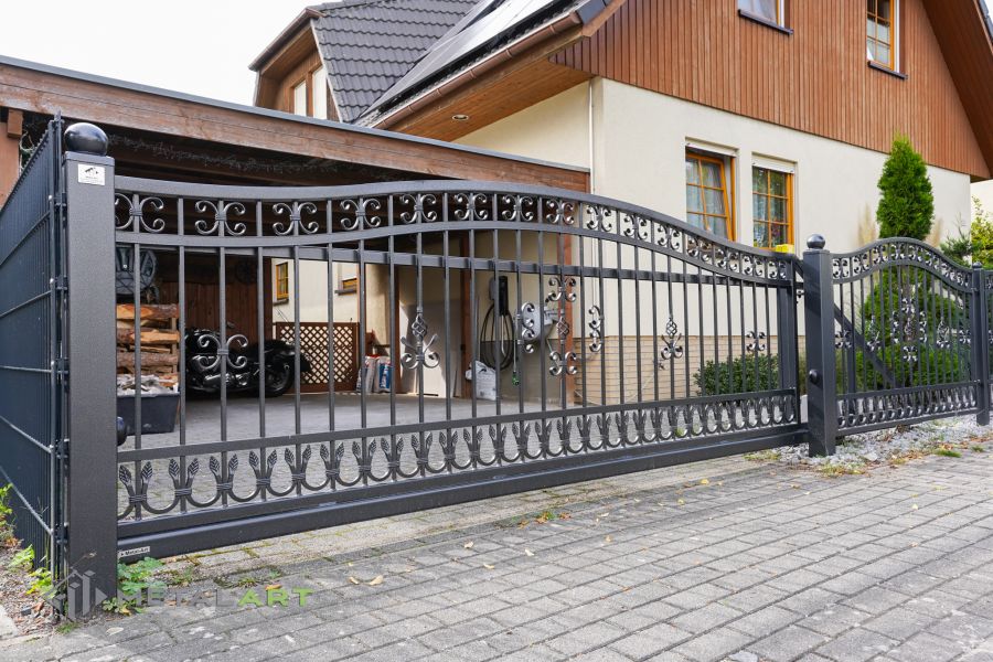 Schmuckzaun, Ornament im Zaun, Zaunprojekt, Schmiedezaun, Zaunanlage in Welle, Zaun Metal Art, Zäune aus Polen, Zaun Berlin, Zäune und Tore, klassische Zäune, Schmuckzäune, Gartenzaun