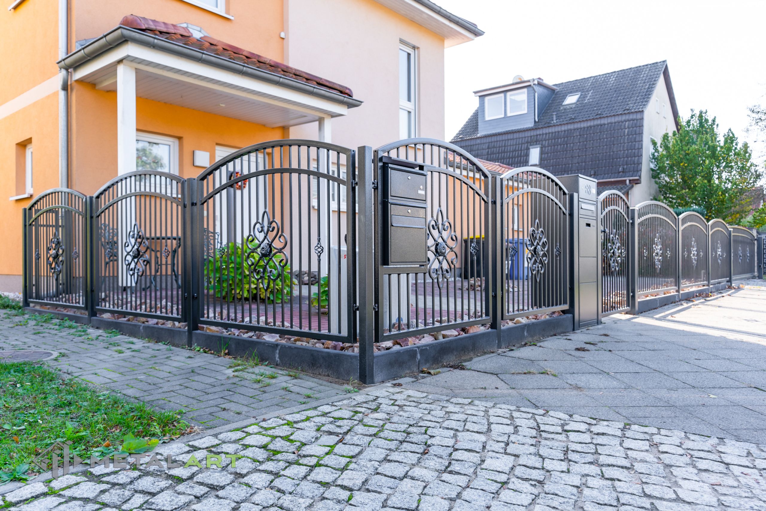 Zaunprojekt, Schmiedezaun, Zaunanlage in Welle, Zaun Metal Art, Zäune aus Polen, Zaun Berlin, Zaun günstig kaufen, Zäune und Tore, klassische Zäune, Schmuckzaun, Schmuckzäune, Gartenzaun, Gartenzäune