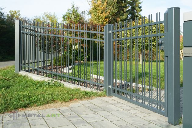 Zaunprojekt, Zaunportfolio, Zaunmuster, Schmiedezaun, Schmiedezäune, Zaunanlage Projekt, Zaun Metal Art, Zäune aus Polen, Zaun Berlin, Zaun günstig kaufen, Zäune und Tore, klassische Zäune, Gartenzaun, Gartenzäune