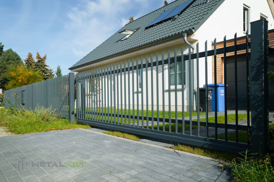 Zaunprojekt, Zaunportfolio, Zaunmuster, moderne Zäune, Zaunanlage Projekt, Zaun Metal Art, Zäune aus Polen, Zaun Berlin, Zaun günstig kaufen, Zäune und Tore
