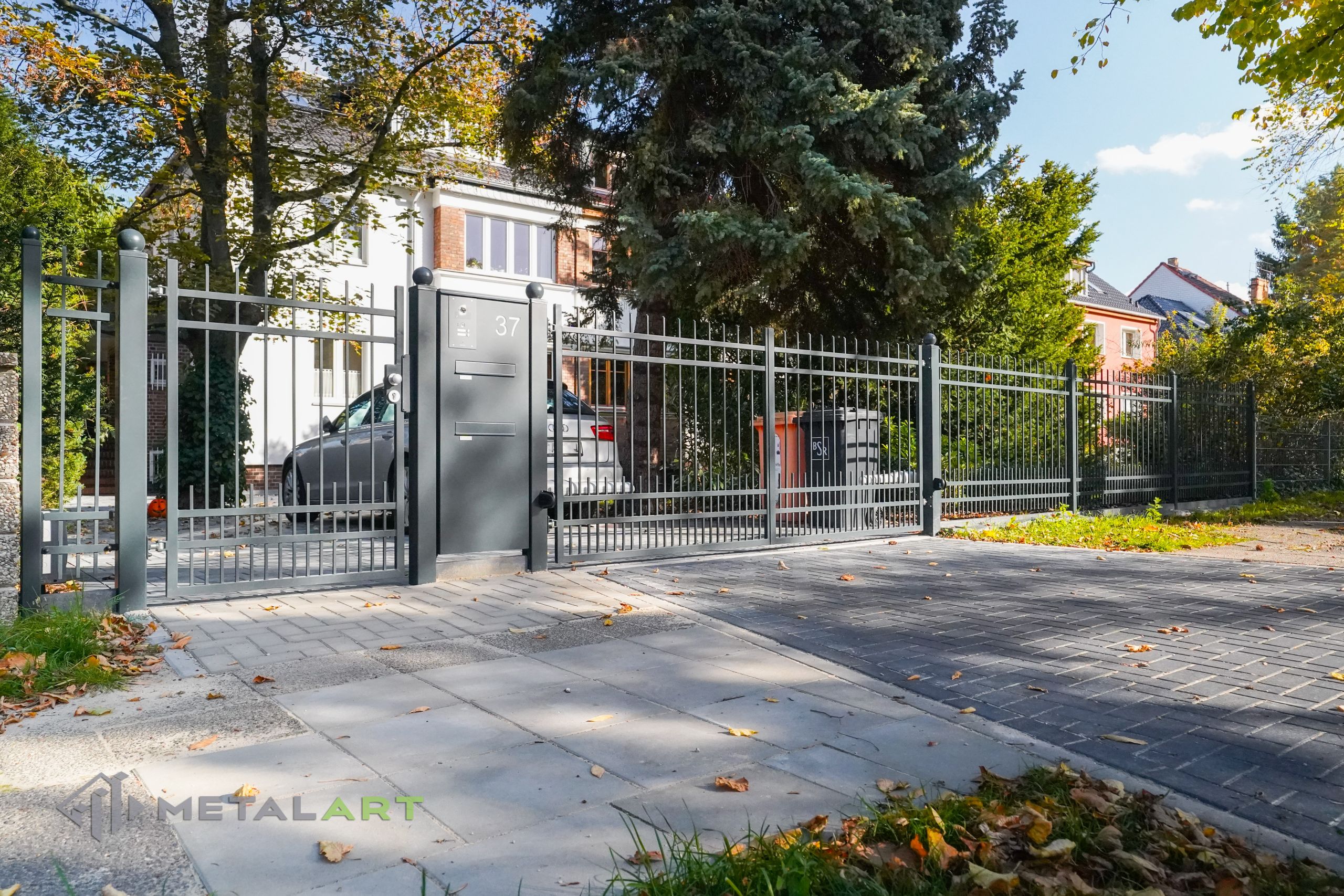 Zaunprojekt, Zaunportfolio, Zaunmuster, Schmiedezaun, Schmiedezäune, Zaunanlage Projekt, Zaun Metal Art, Zäune aus Polen, Zaun Berlin, Zaun günstig kaufen, Zäune und Tore, klassische Zäune, Gartenzaun, Gartenzäune