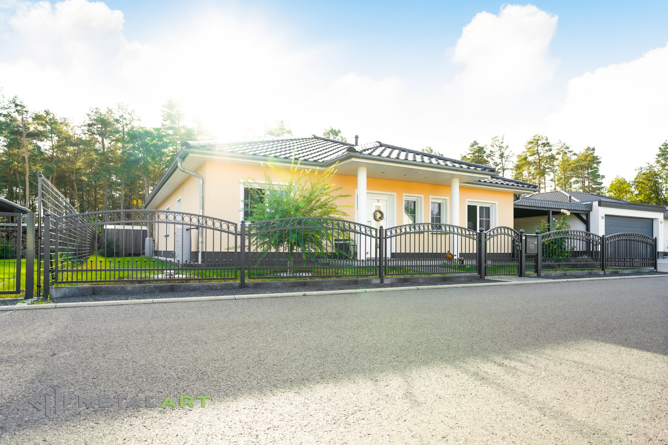 Zaunprojekt, Zaunportfolio, Zaunmuster, Schmiedezaun, Schmiedezäune, Zaunanlage Projekt, Zaun Metal Art, Zäune aus Polen, Zaun Berlin, Zaun günstig kaufen, Zäune und Tore, klassische Zäune, Gartenzaun, Gartenzäune