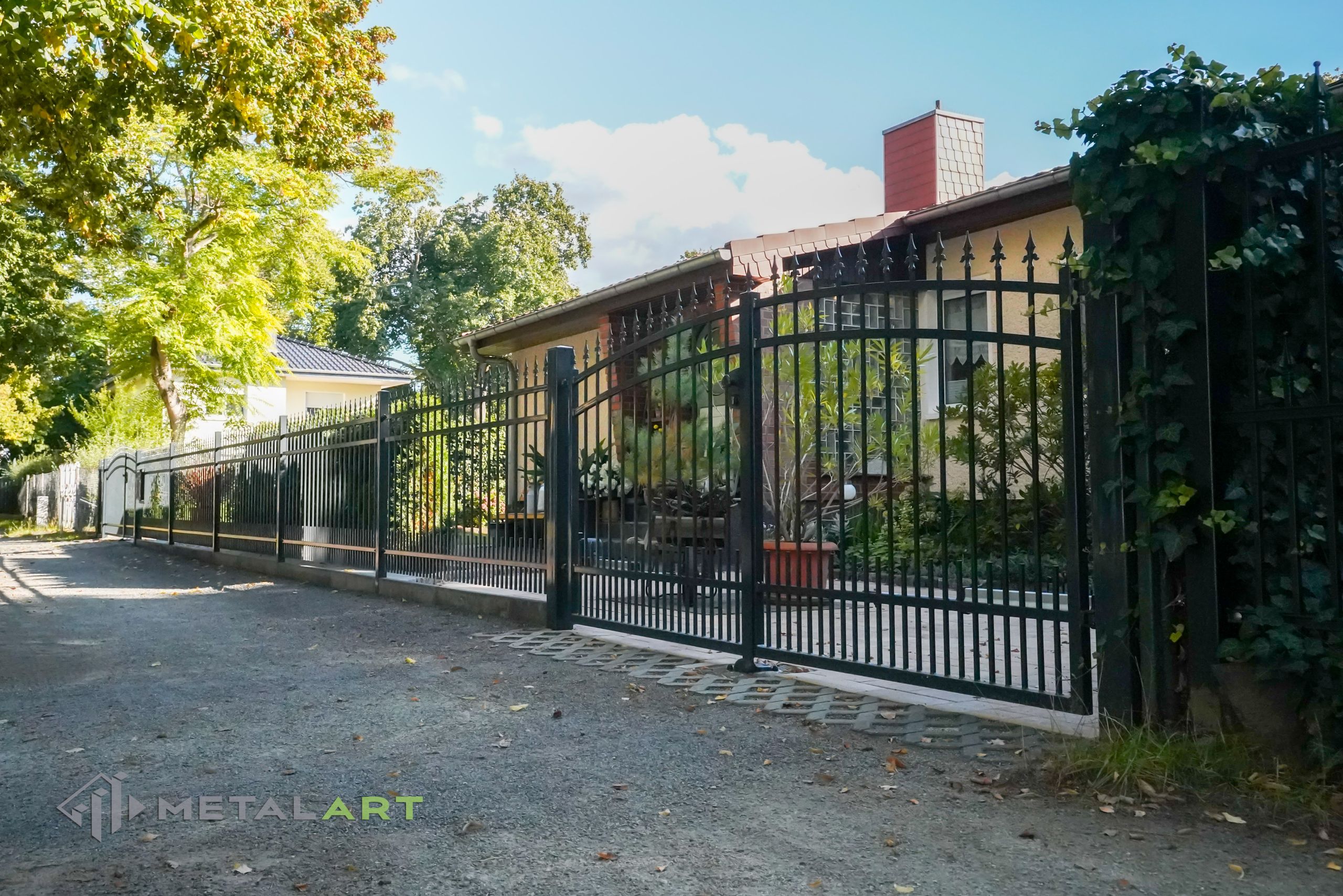 Zaunprojekt, Zaunportfolio, Zaunmuster, Schmiedezaun, Schmiedezäune, Zaunanlage Projekt, Zaun Metal Art, Zäune aus Polen, Zaun Berlin, Zaun günstig kaufen, Zäune und Tore, klassische Zäune, Gartenzaun, Gartenzäune