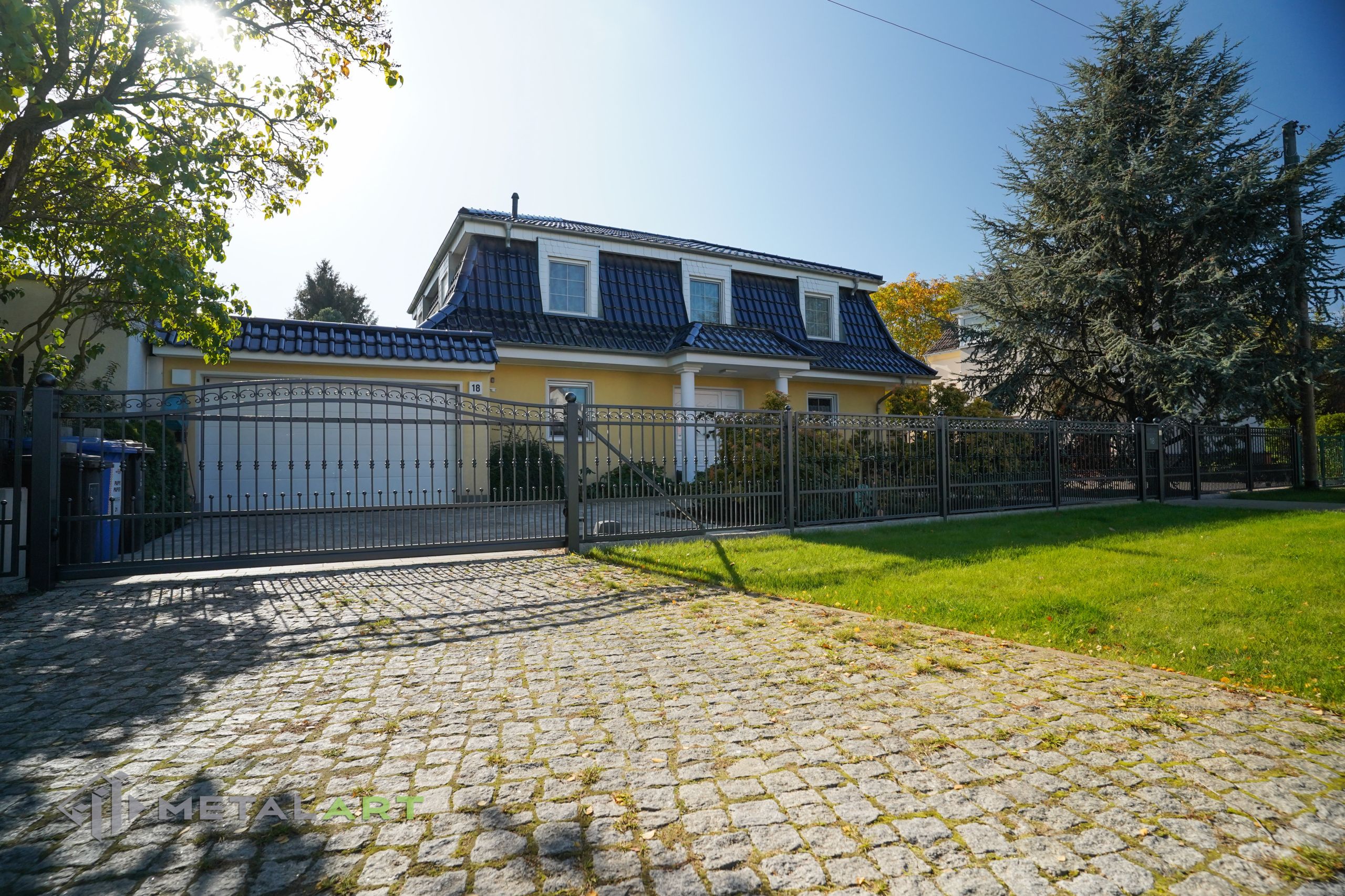 Gartenzaun, Zaunprojekt, Zaunportfolio, Zaunmuster, moderne Zäune, Zaunanlage Projekt, Zaun Metal Art, Zäune aus Polen, Zaun Berlin, Zaun günstig kaufen, Zäune und Tore, klassische Zäune, Schmuckzaun, Schmuckzäune