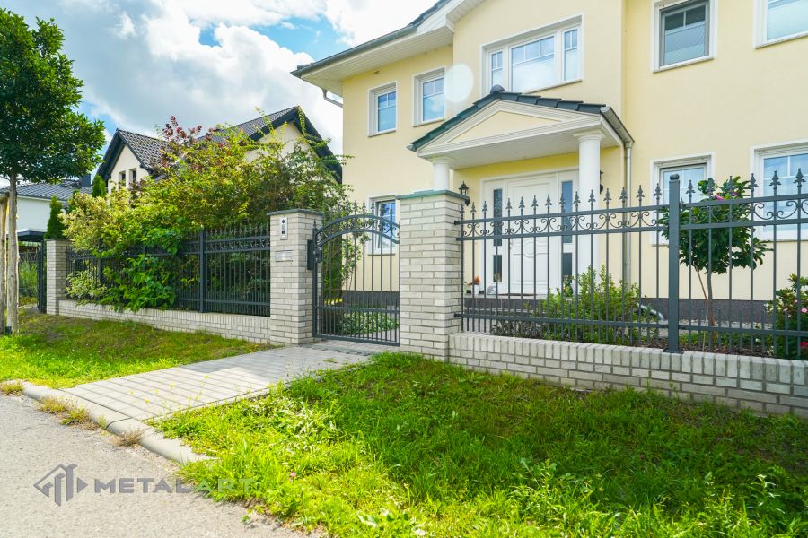 Zaunprojekt, Zaunportfolio, Zaunmuster, Schmiedezaun, Schmiedezäune, Zaunanlage Projekt, Zaun Metal Art, Zäune aus Polen, Zaun Berlin, Zaun günstig kaufen, Zäune und Tore, klassische Zäune, Gartenzaun, Gartenzäune